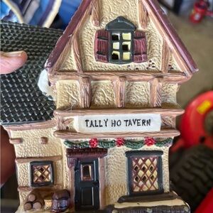Vintage Santa’s workbench 1999 Tally Ho Tavern Holiday Decor lighted house